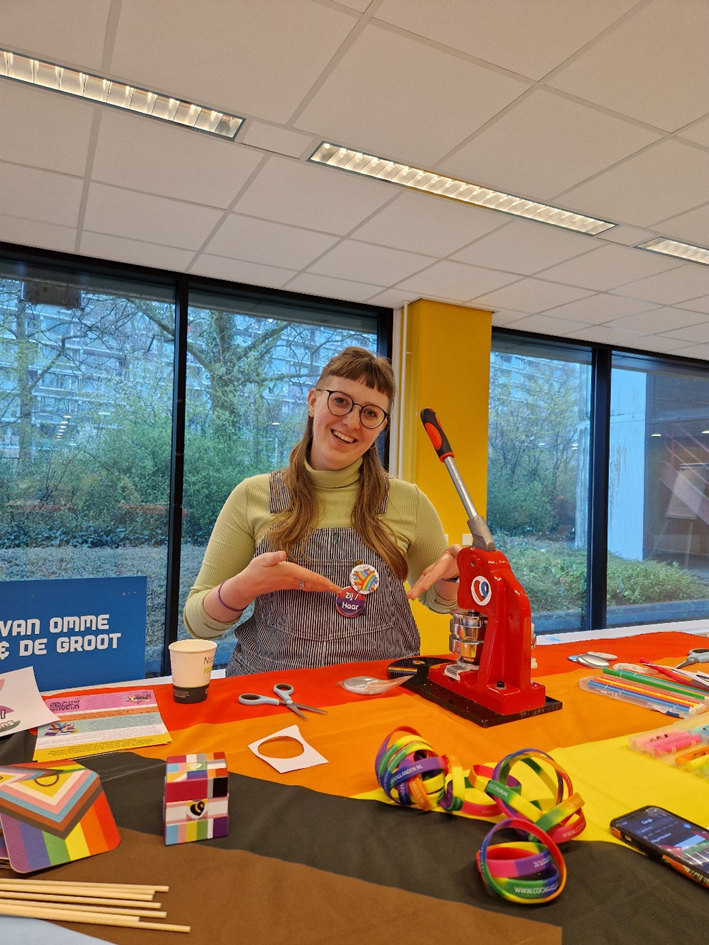 Medewerker COC/GSA bij stand 